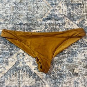 RVCA “cheeky” bikini bottoms rust/copper color size Medium!